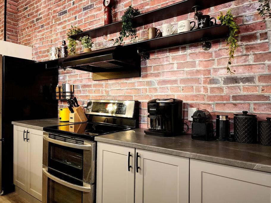 Loft Style Industriel-Centre-Ville+Parking Gratuit Quebec City Ruang foto