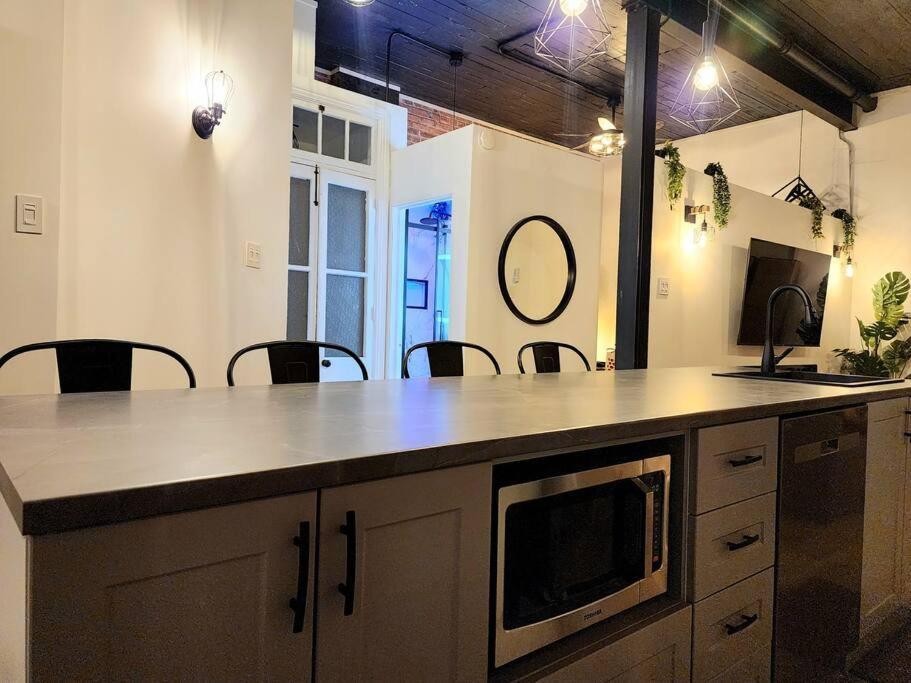 Loft Style Industriel-Centre-Ville+Parking Gratuit Quebec City Ruang foto