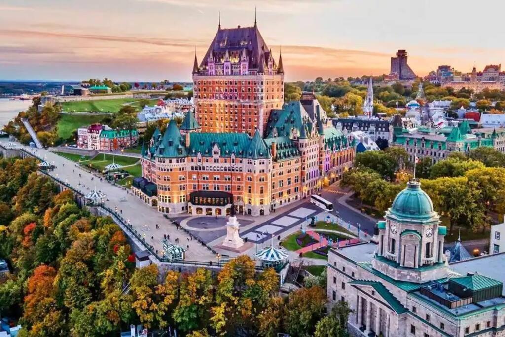 Loft Style Industriel-Centre-Ville+Parking Gratuit Quebec City Ruang foto